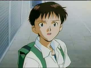 Shinji la mira aterrorizado.